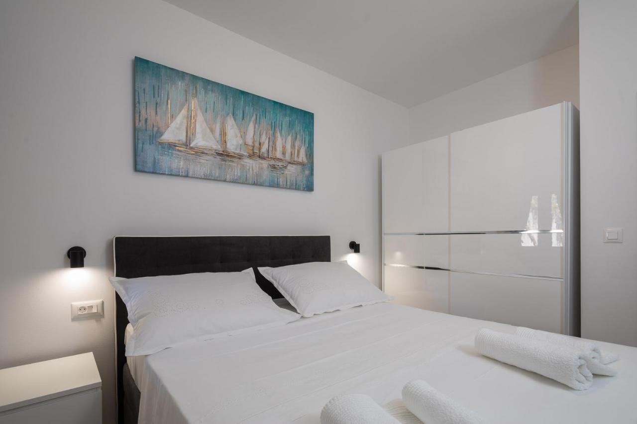 Apartments 20 Meters From The Beach 耶塞尼采 客房 照片